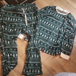 Mens Lauren Conrad Christmas Pajama Set in Green and White